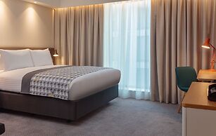 Holiday Inn London Heathrow - Bath Road by IHG