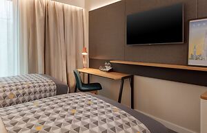 Holiday Inn London Heathrow - Bath Road by IHG