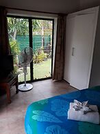 Dorothy's Muri Beach Bungalows