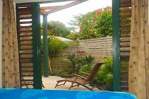 Dorothy's Muri Beach Bungalows