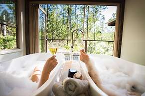 Carawirry Forest Escape