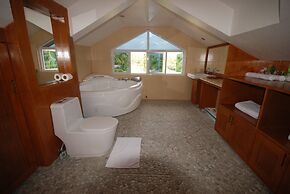 La Parola Orchids Beach Resort