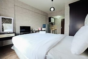 Studio Room at Sunter Park View Apartment By Travelio