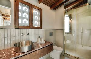Karyatis Luxury Maisonette by K&K