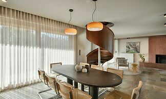Karyatis Luxury Maisonette by K&K