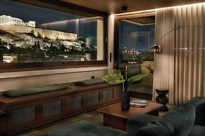 Karyatis Luxury Maisonette by K&K