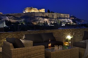 Karyatis Luxury Maisonette by K&K