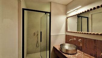 Karyatis Luxury Maisonette by K&K