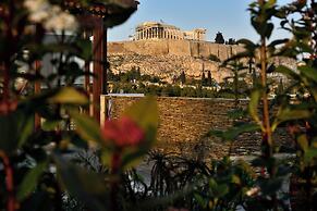 Karyatis Luxury Maisonette by K&K