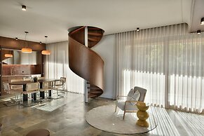 Karyatis Luxury Maisonette by K&K