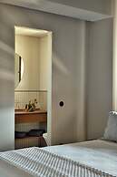 Karyatis Luxury Maisonette by K&K