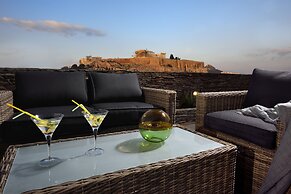 Karyatis Luxury Maisonette by K&K