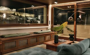 Karyatis Luxury Maisonette by K&K