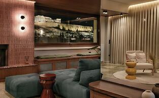Karyatis Luxury Maisonette by K&K