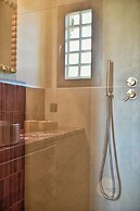 Karyatis Luxury Maisonette by K&K