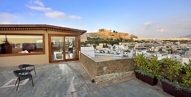 Karyatis Luxury Maisonette by K&K