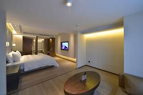 KuanRong Luxury Suites Hotel - Daping Times Square