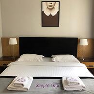 Sleepy Tom Hotel
