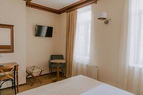 Hotel Argjiro