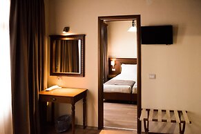 Hotel Argjiro