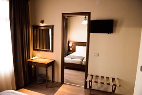 Hotel Argjiro