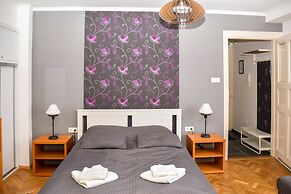 Diamond Astoria 5 sun-lit apartment