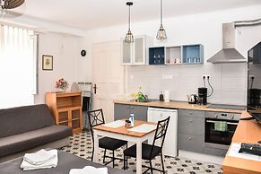 Diamond Astoria 5 sun-lit apartment