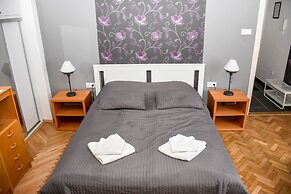 Diamond Astoria 5 sun-lit apartment