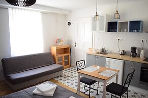 Diamond Astoria 5 sun-lit apartment