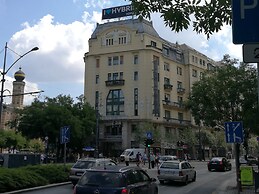 Diamond Astoria 5 sun-lit apartment