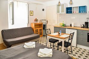 Diamond Astoria 5 sun-lit apartment