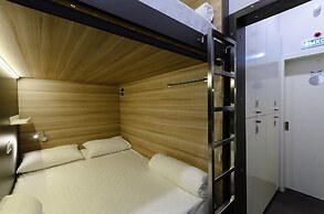 Capsule Hotel Capsula
