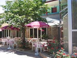 Hotel Restaurant Les Deux Sapins
