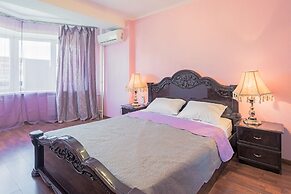 FlatHome24 on Kolomiazhsky