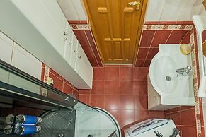 FlatHome24 on Kolomiazhsky