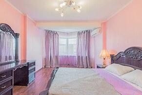 FlatHome24 on Kolomiazhsky