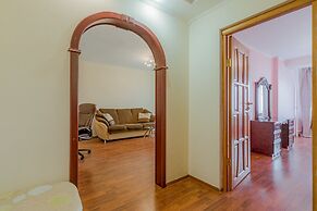 FlatHome24 on Kolomiazhsky