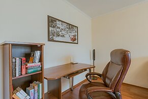 FlatHome24 on Kolomiazhsky