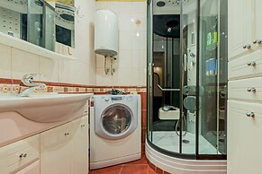 FlatHome24 on Kolomiazhsky