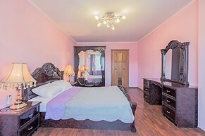 FlatHome24 on Kolomiazhsky