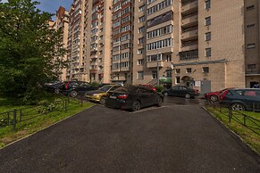 FlatHome24 on Kolomiazhsky