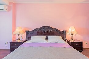 FlatHome24 on Kolomiazhsky