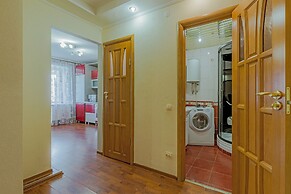 FlatHome24 on Kolomiazhsky