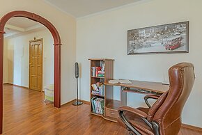 FlatHome24 on Kolomiazhsky