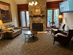 Wildwood Lodge Downtown Condos with Hot Tub