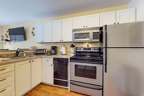 Wildwood Lodge Downtown Condos with Hot Tub