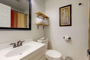 Wildwood Lodge Downtown Condos with Hot Tub
