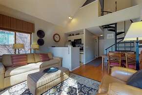 Wildwood Lodge Downtown Condos with Hot Tub