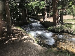 Wildwood Lodge Downtown Condos with Hot Tub