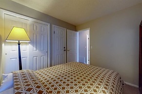 Wildwood Lodge Downtown Condos with Hot Tub